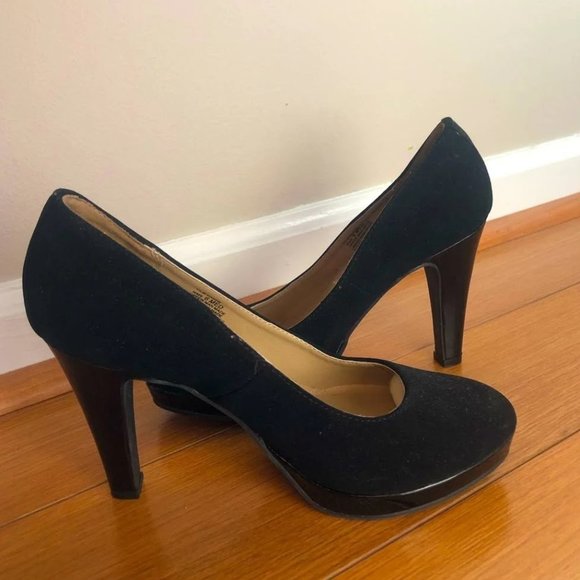 Unlisted by Kenneth Cole Shoes - Like New Unlisted by Kenneth Cole Black Faux Suede Pumps